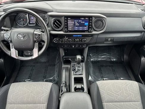 Certified 2022 Toyota Tacoma TRD Off-Road image 17