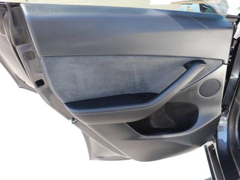 Used 2025 Tesla Model Y Long Range RWD image 12
