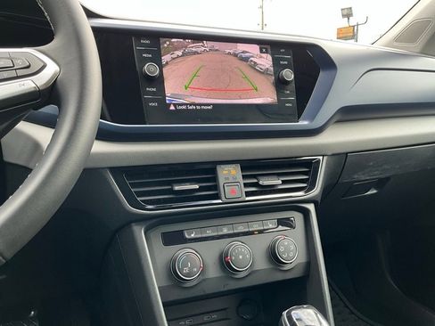 Used 2022 Volkswagen Taos SE image 17