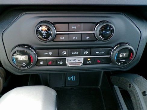 New 2025 Ford Bronco Badlands image 18