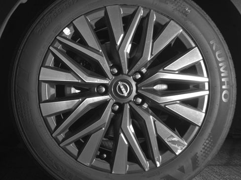 Used 2025 Nissan Altima 2.5 SV FWD image 12