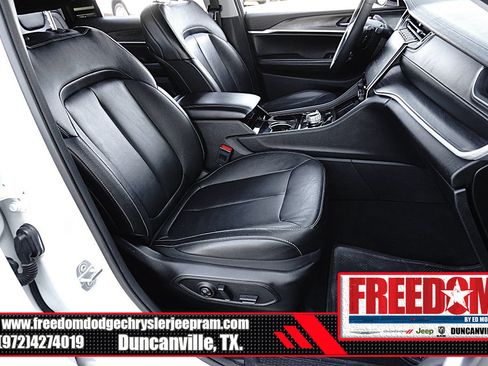 Used 2023 Jeep Grand Cherokee L Limited w/ Black Appearance Package AWD/4WD image 17