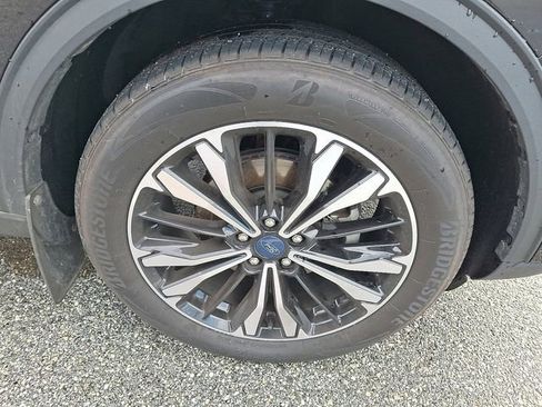 Certified 2022 Ford Escape SE w/ SE Sport Appearance Package image 11