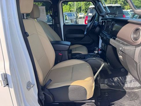Used 2021 Jeep Gladiator Overland AWD/4WD image 22