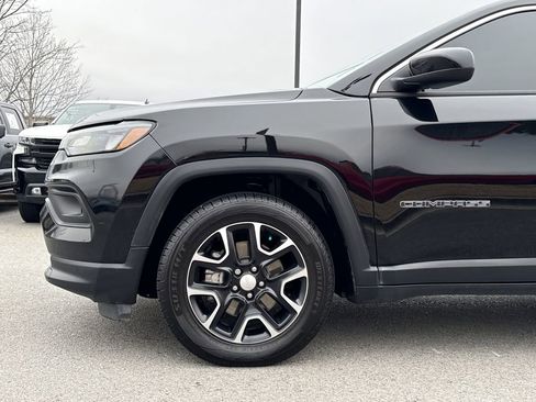 Used 2022 Jeep Compass Latitude image 9