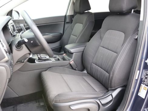 Used 2017 Kia Sportage LX image 4