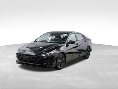 Used 2022 Hyundai Elantra SEL w/ Preferred Accessory Package