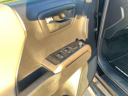 Used 2019 Toyota Tacoma SR5 image 12