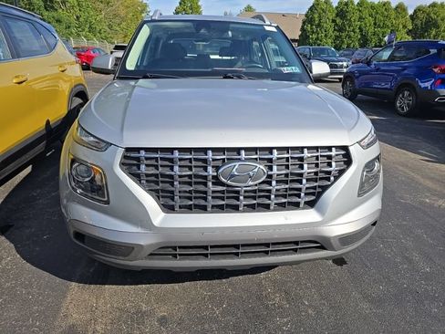 Used 2022 Hyundai Venue SEL FWD image 2