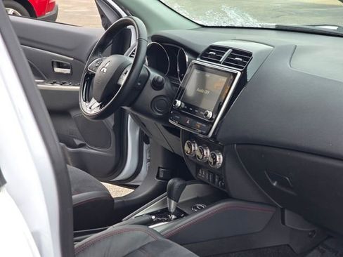 Used 2024 Mitsubishi Outlander Sport AWD image 30