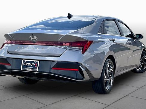 Used 2024 Hyundai Elantra SEL w/ Convenience Package FWD image 12