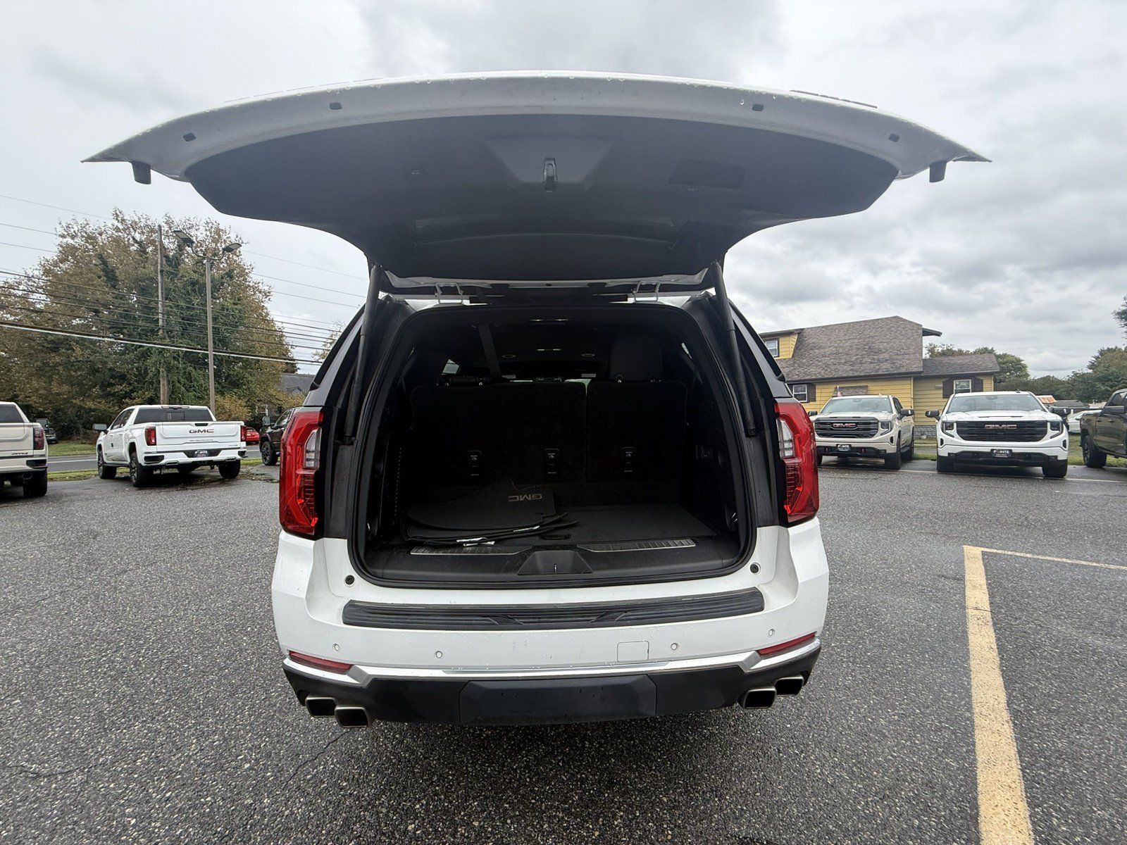Used 2025 GMC Yukon Denali AWD/4WD image 28