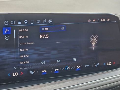 Used 2025 Chevrolet Suburban Z71 AWD/4WD image 24