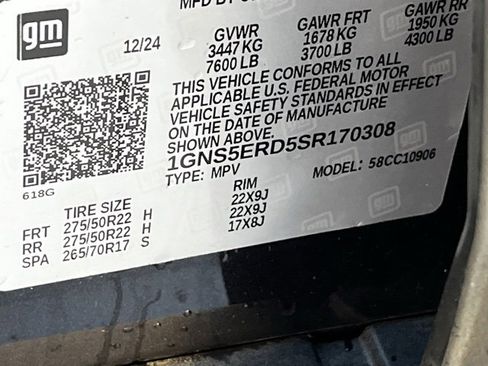 Used 2025 Chevrolet Suburban RST image 39