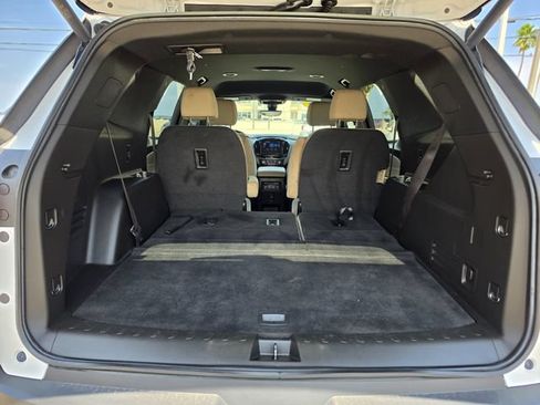 Used 2022 Chevrolet Traverse LT FWD image 6