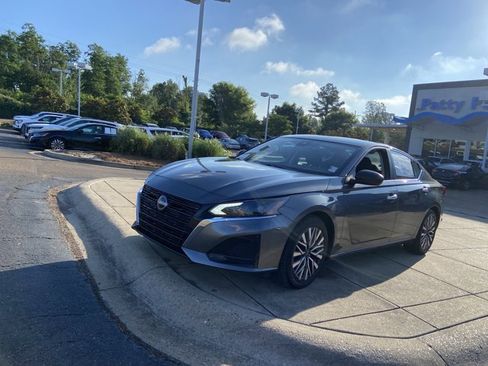 Used 2025 Nissan Altima 2.5 SV FWD image 4