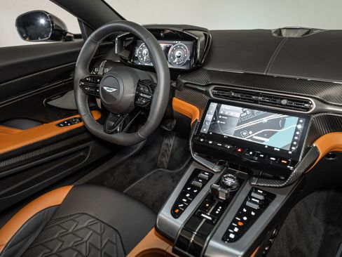 Used 2025 Aston Martin Vanquish Coupe image 18