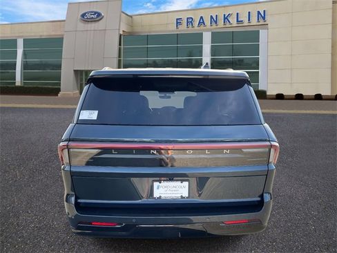 New 2025 Lincoln Navigator Reserve w/ Jet Appearance Package image 4