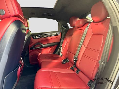 Used 2022 Porsche Cayenne GTS AWD/4WD image 28