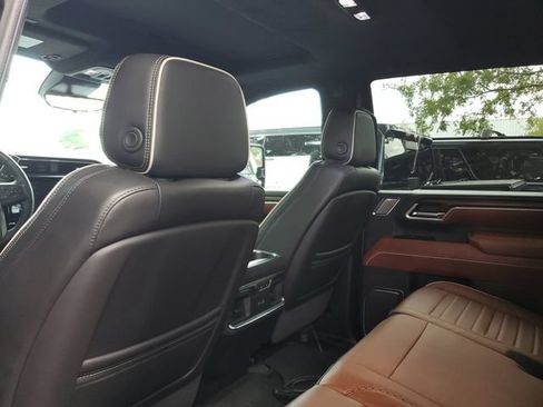 Used 2025 GMC Sierra 2500 Denali Ultimate w/ Max Trailering Package AWD/4WD image 10