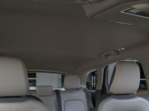 New 2026 Lincoln Corsair Premiere image 22