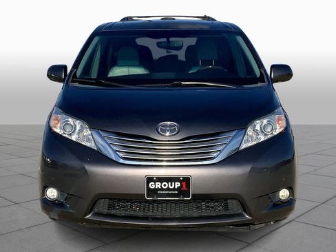 Used 2011 Toyota Sienna Limited image 3