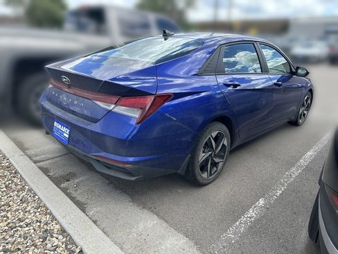 Used 2023 Hyundai Elantra SEL w/ Convenience Package FWD image 3