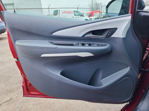 Used 2020 Chevrolet Bolt LT image 17
