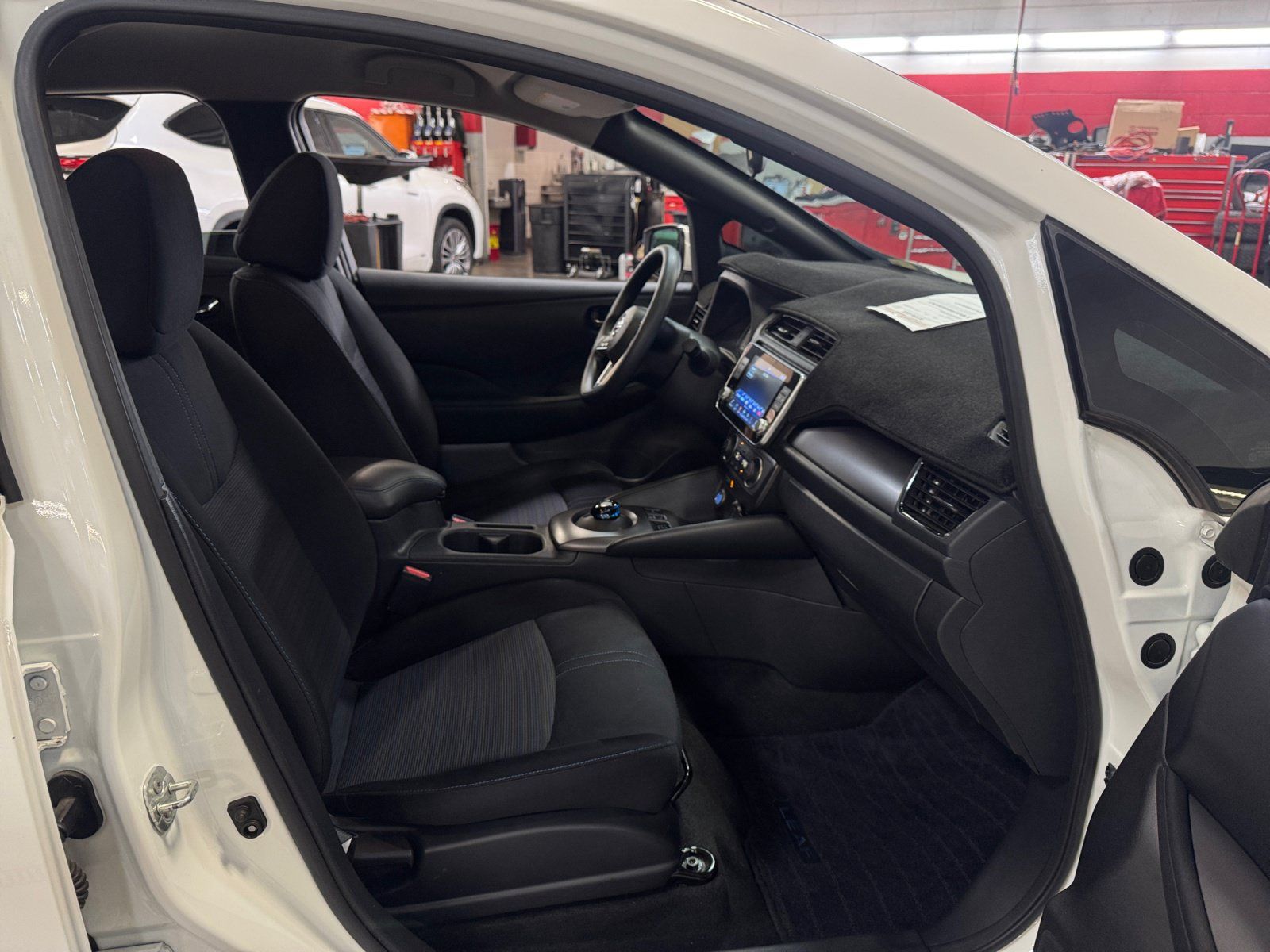 Used 2022 Nissan Leaf S FWD image 19