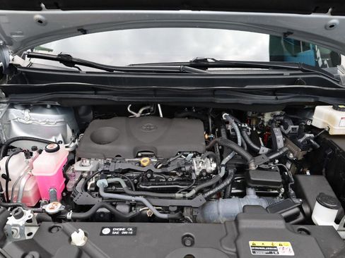 Used 2023 Toyota Sienna XLE image 17