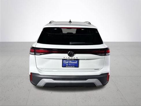 New 2026 Volkswagen Tiguan SE image 7