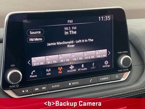 Used 2023 Nissan Rogue SV image 3