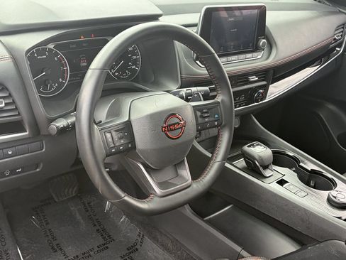 Used 2025 Nissan Rogue SV AWD/4WD image 23