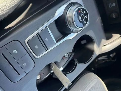 Used 2022 Ford Escape SE FWD image 18