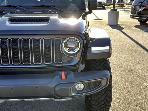 Certified 2024 Jeep Gladiator Mojave w/ Dual Top Group image 10