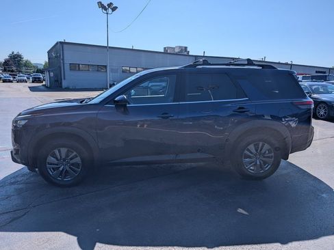 Used 2024 Nissan Pathfinder SV AWD/4WD image 3