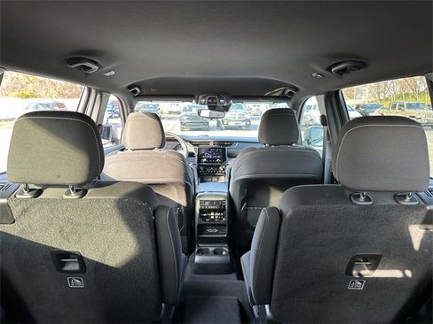 Used 2024 Jeep Grand Cherokee L Laredo image 11