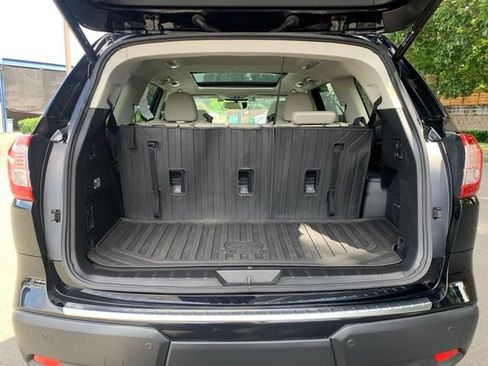 Used 2022 Subaru Ascent Limited w/ Technology Package AWD/4WD image 5