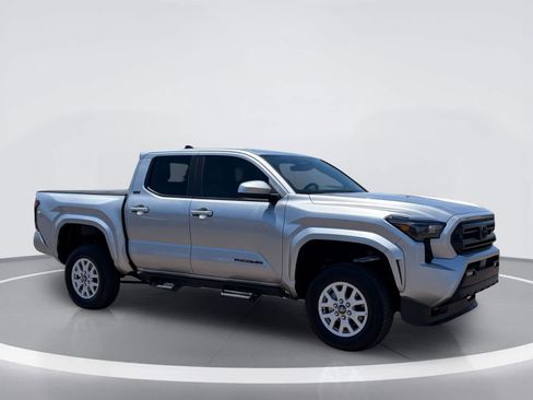 Used 2025 Toyota Tacoma SR5 AWD/4WD image 5