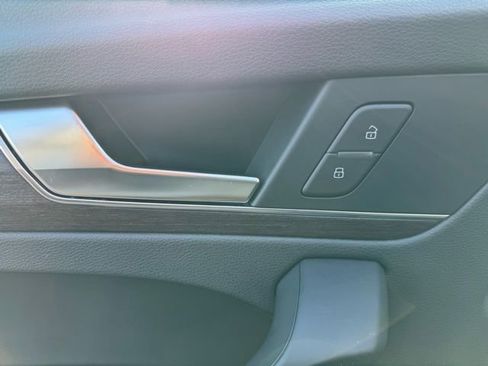 Certified 2025 Audi Q5 2.0T Premium image 12