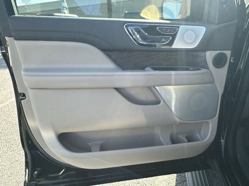 Used 2023 Lincoln Navigator Reserve image 10