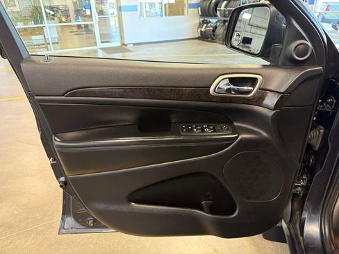 Used 2013 Jeep Grand Cherokee Laredo AWD/4WD image 21