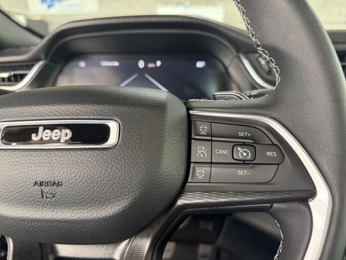 Used 2024 Jeep Grand Cherokee Laredo X RWD image 22