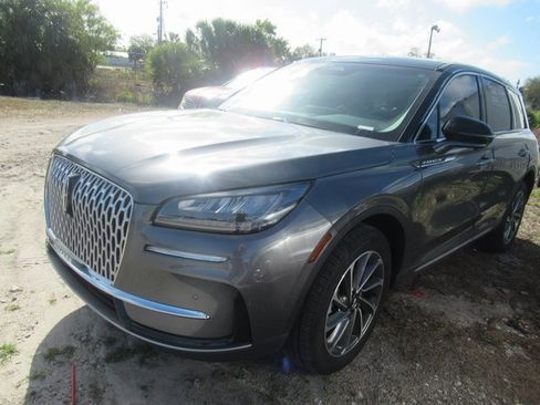 Used 2023 Lincoln Corsair FWD image 3