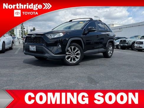 Used 2021 Toyota RAV4 XLE Premium image 2