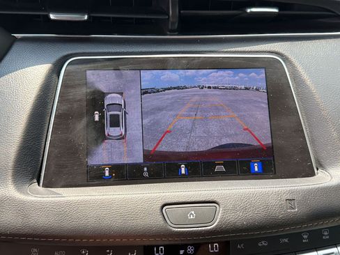Used 2021 Cadillac XT4 Premium Luxury FWD image 18