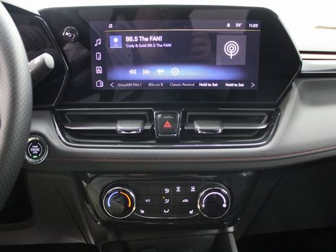 Used 2024 Chevrolet TrailBlazer RS image 34