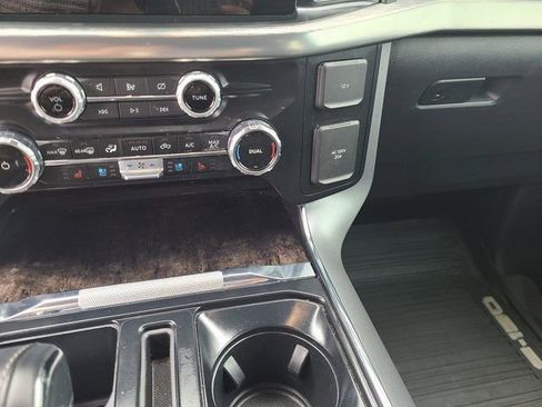 Used 2023 Ford F150 Lariat w/ Trailer Tow Package image 15