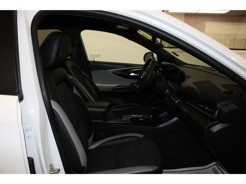 Used 2024 Buick Envista Preferred w/ Advanced Safety Package image 23