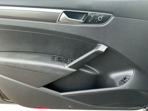 Used 2017 Volkswagen Passat 1.8T R-Line image 21